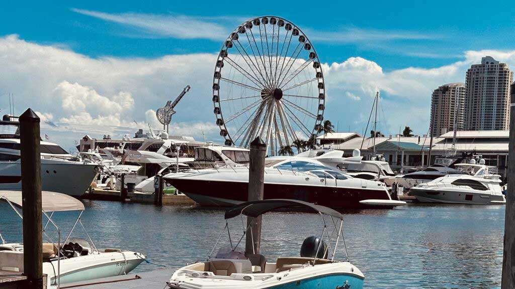 Miami boat rentals view in sea